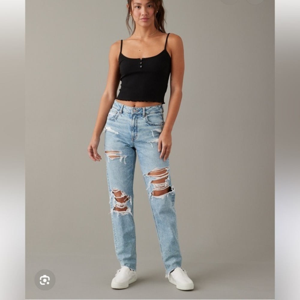 American Eagle Mom Straight Jeans distressed light wash in Sz 10S